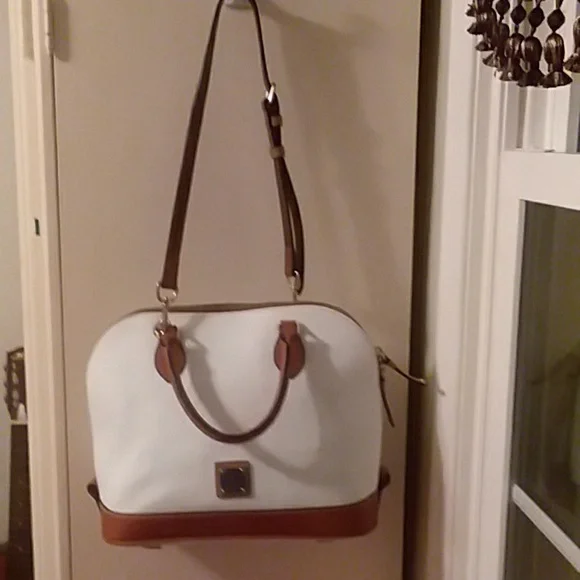 🎁 SOLD NEW Dooney & Burke White w SaddleTan Bag/Crossbody - Picture 3 of 12